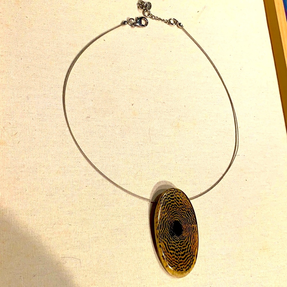 BOUTIQUE PENDANT NECKLACE
